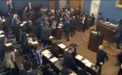 动“手”不动“口” 格鲁吉亚议会讨论陷混乱